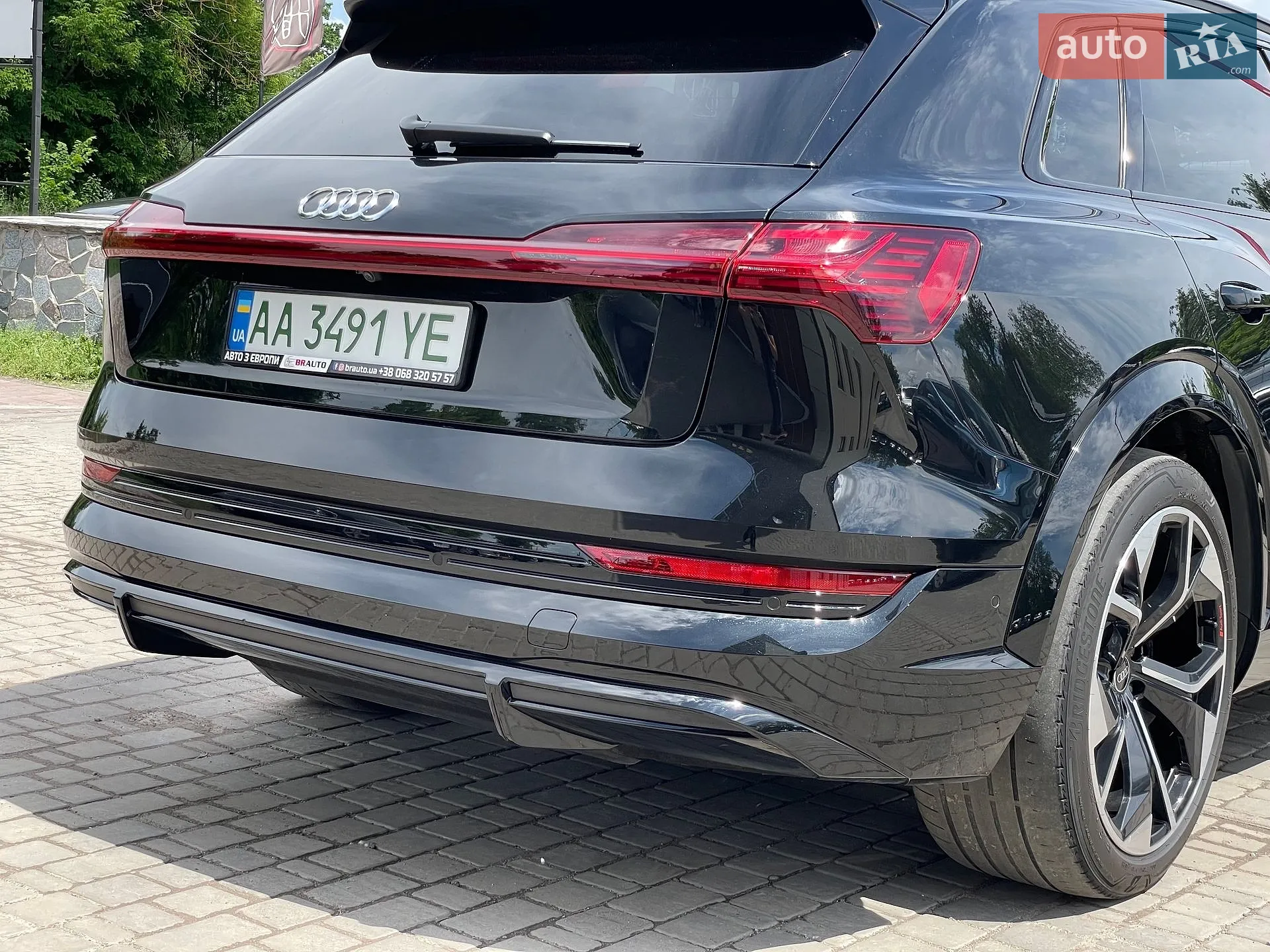 2022 Audi e-tron S - мініатюра 22