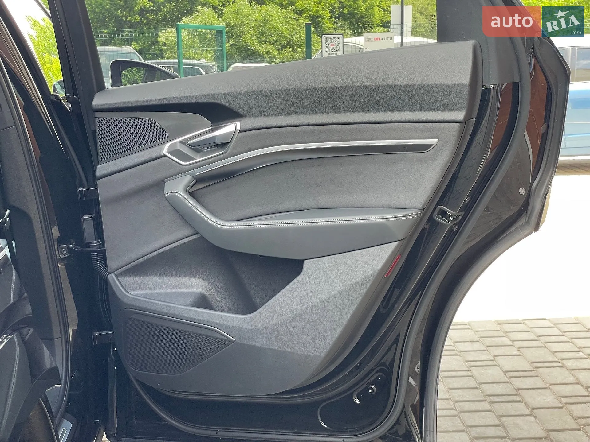 2022 Audi e-tron S - мініатюра 34