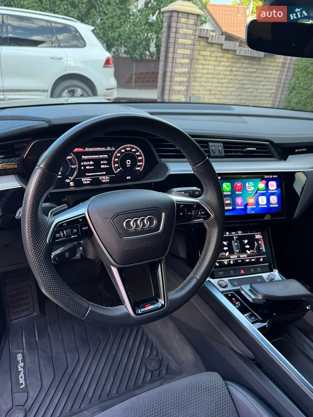 2021 Audi e-tron S - мініатюра 21