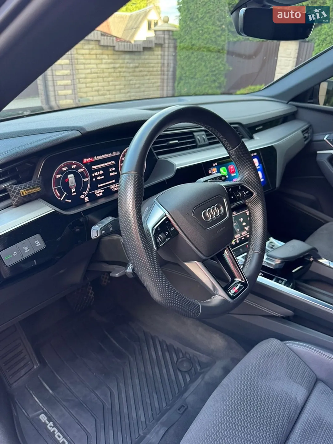 2021 Audi e-tron S - мініатюра 25