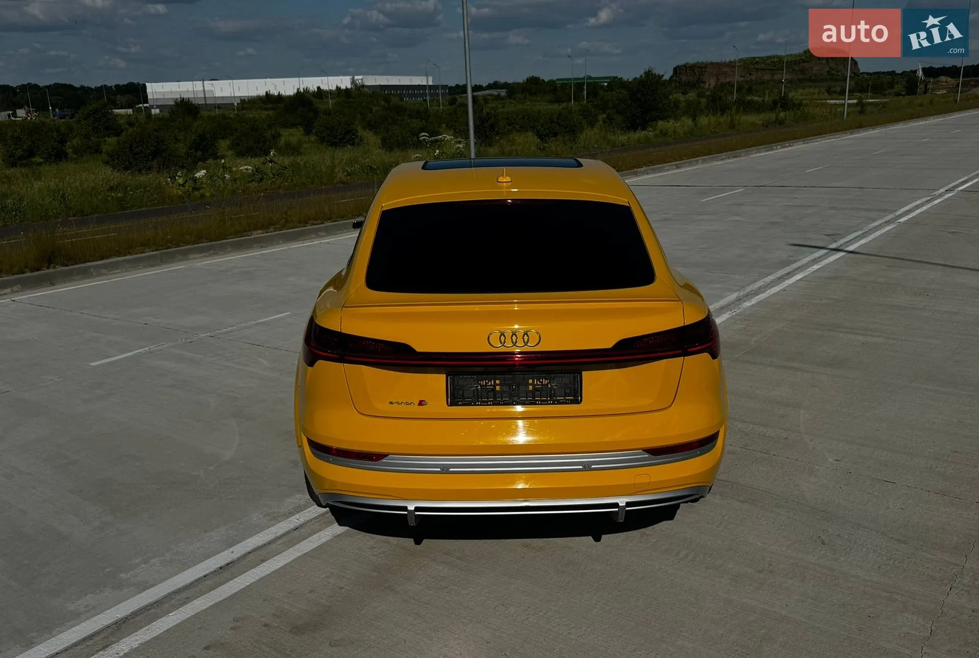 2022 Audi e-tron S - мініатюра 9