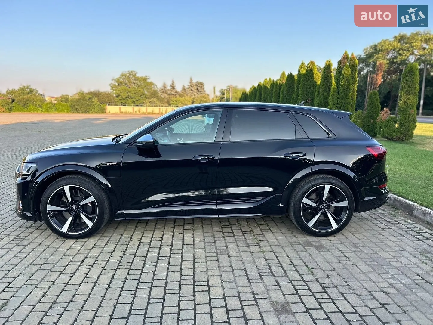 2022 Audi e-tron S - мініатюра 7