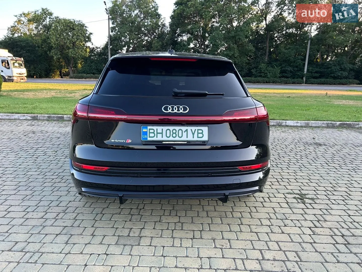 2022 Audi e-tron S - мініатюра 11