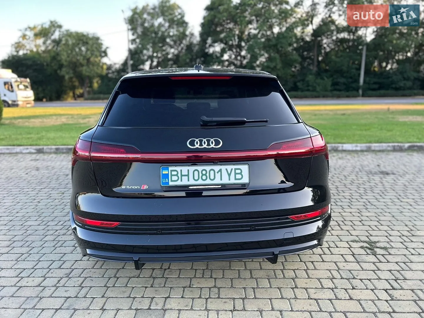 2022 Audi e-tron S - мініатюра 13