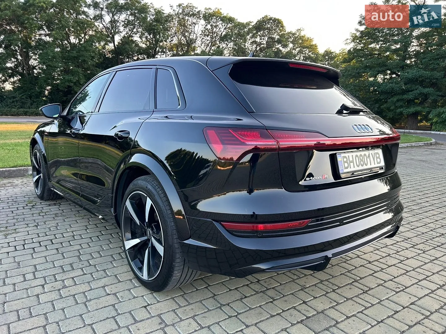 2022 Audi e-tron S - мініатюра 14