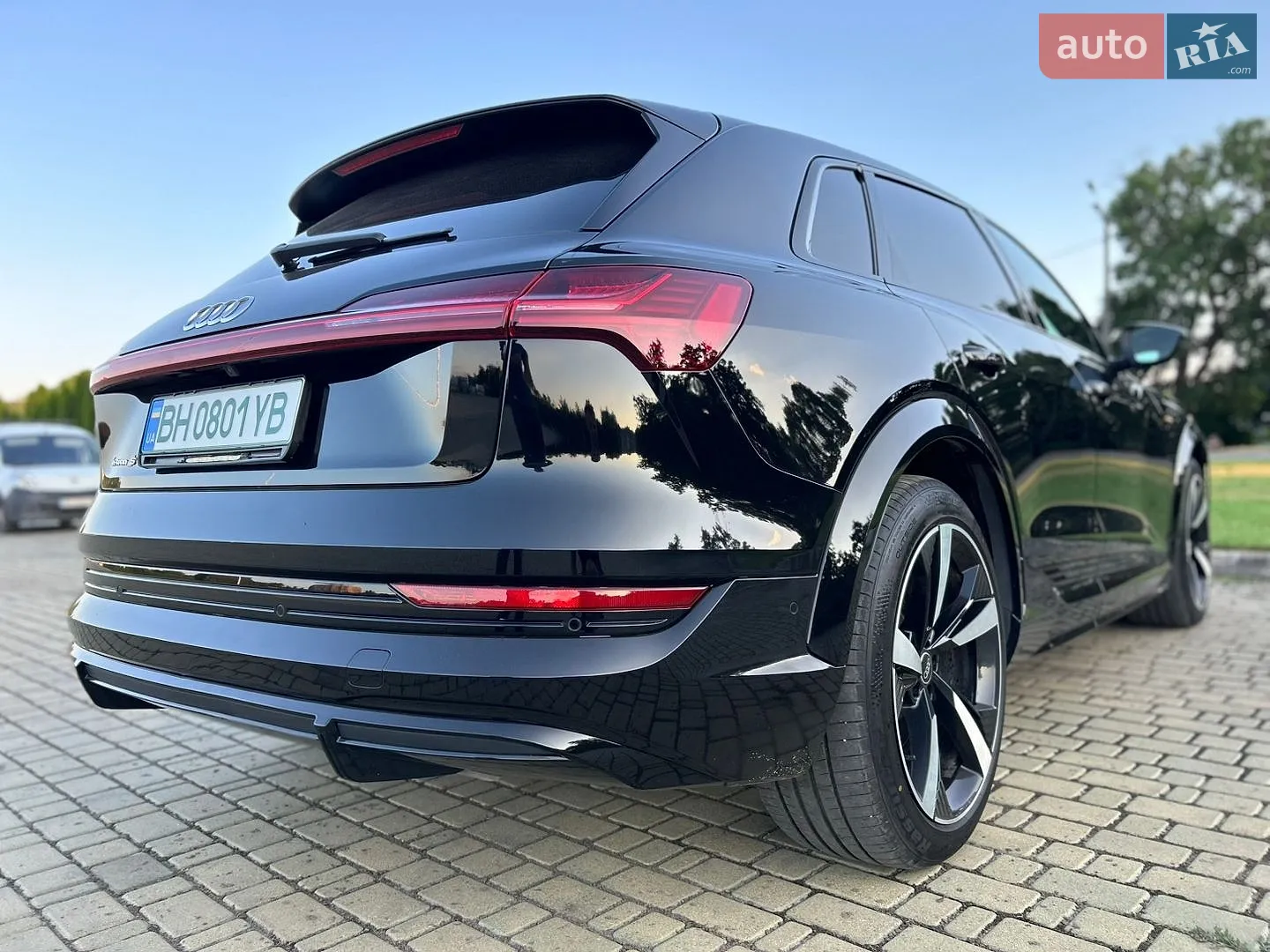 2022 Audi e-tron S - мініатюра 17