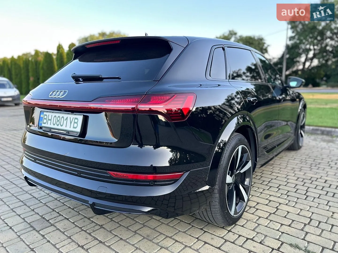 2022 Audi e-tron S - мініатюра 18