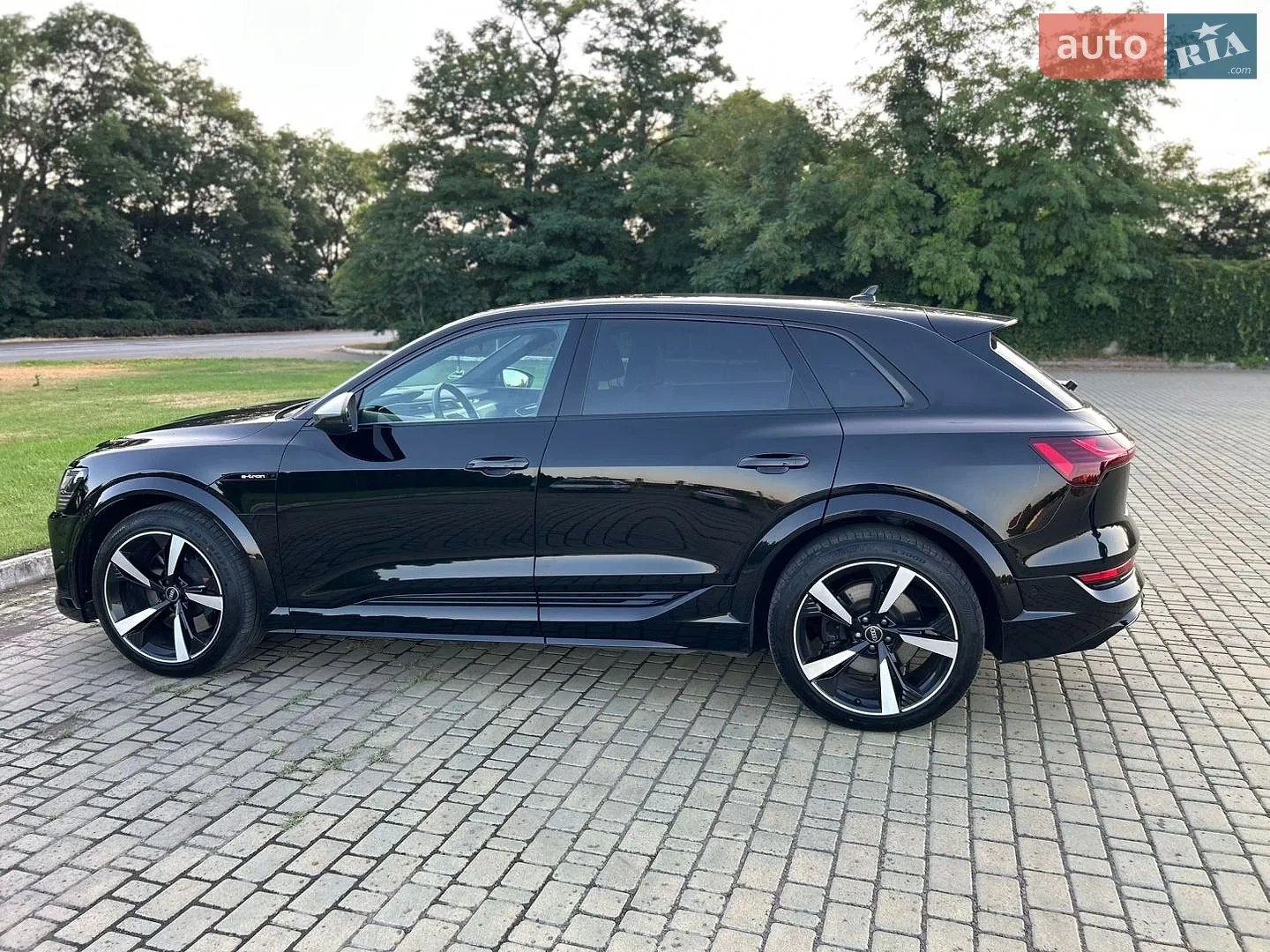 2022 Audi e-tron S - мініатюра 19