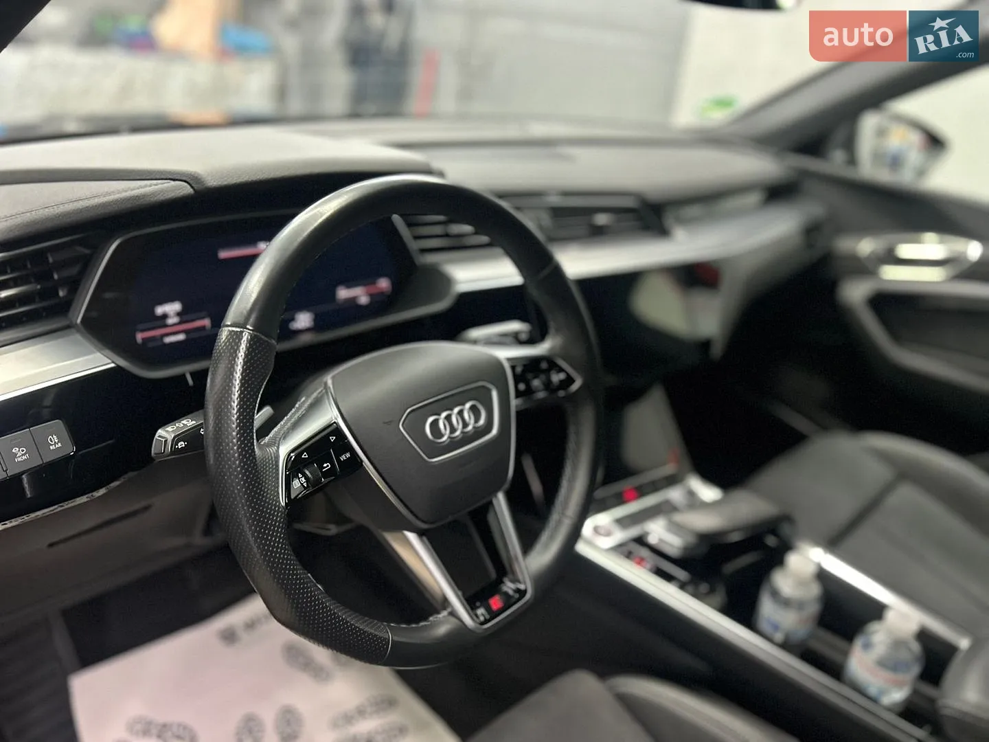 2022 Audi e-tron S - мініатюра 22