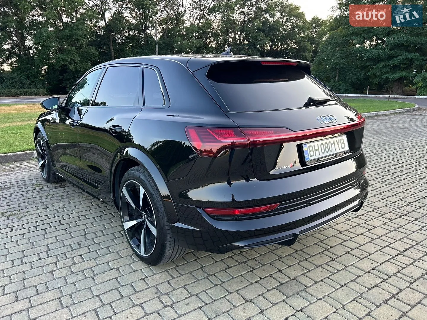 2022 Audi e-tron S - мініатюра 21