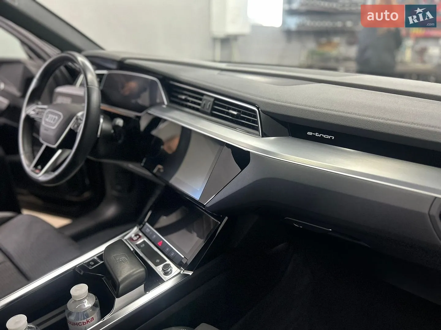 2022 Audi e-tron S - мініатюра 23
