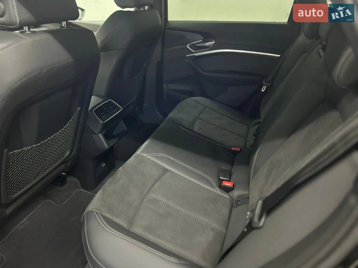 2022 Audi e-tron S - мініатюра 26