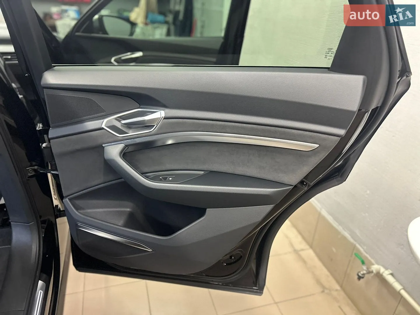 2022 Audi e-tron S - мініатюра 27