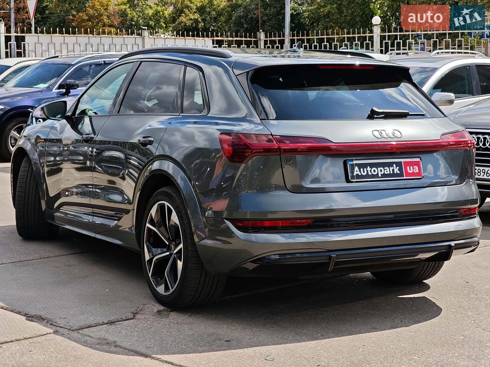 2020 Audi e-tron S - мініатюра 13