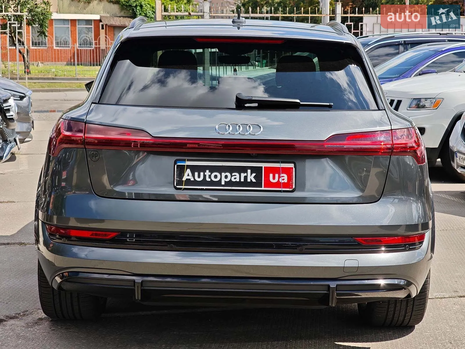 2020 Audi e-tron S - мініатюра 14