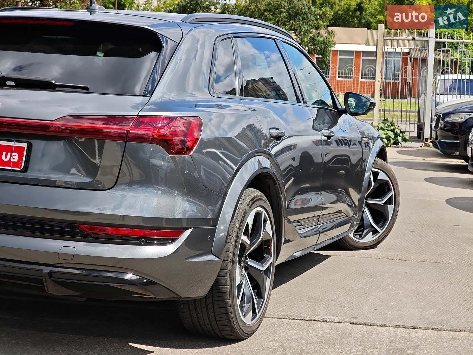 2020 Audi e-tron S - мініатюра 19