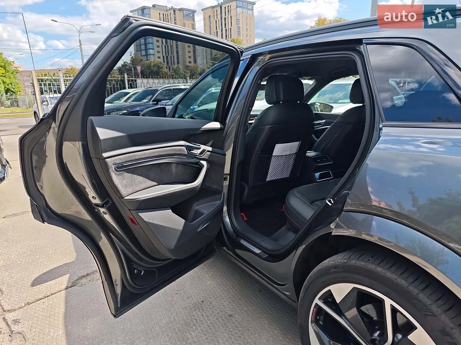 2020 Audi e-tron S - мініатюра 21
