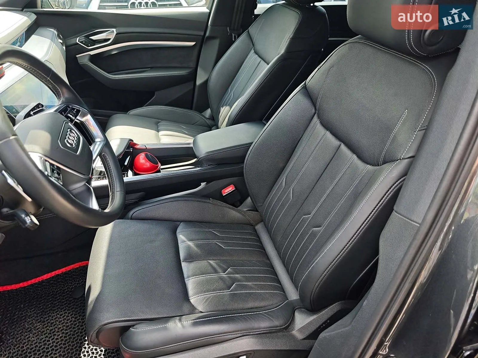 2020 Audi e-tron S - мініатюра 28