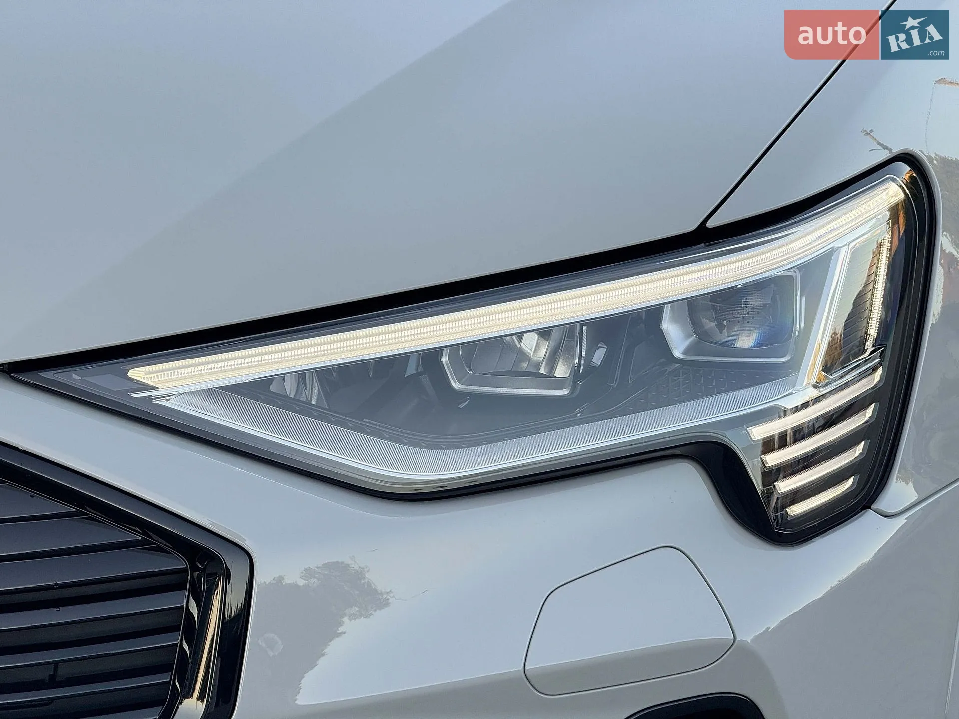 2022 Audi e-tron S - мініатюра 14