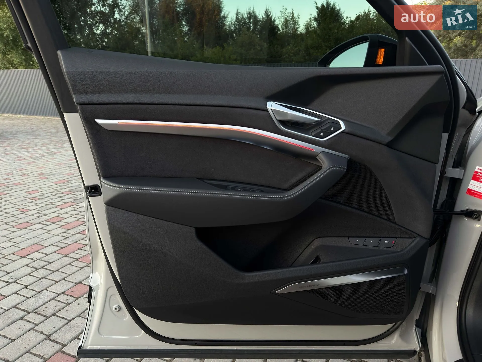 2022 Audi e-tron S - мініатюра 39