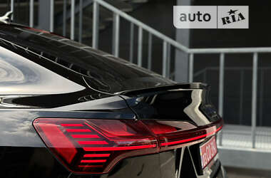 Позашляховик / Кросовер Audi e-tron Sportback 2022 в 