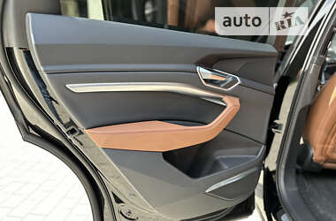 Позашляховик / Кросовер Audi e-tron Sportback 2022 в 