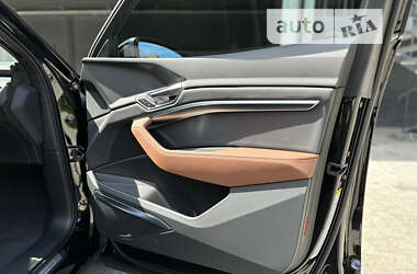 Позашляховик / Кросовер Audi e-tron Sportback 2022 в 