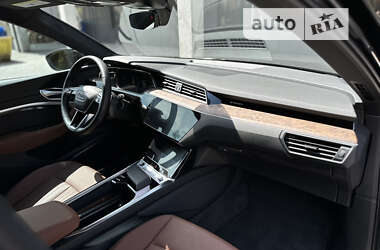 Позашляховик / Кросовер Audi e-tron Sportback 2022 в 