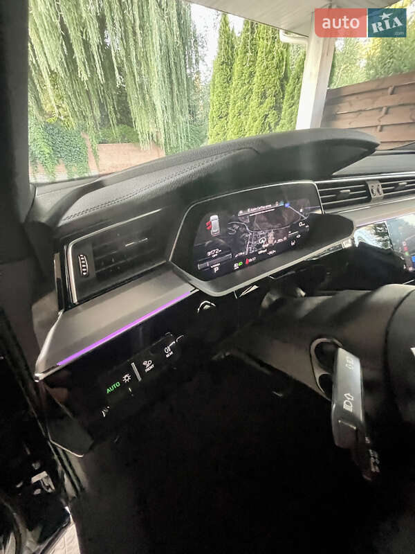 Позашляховик / Кросовер Audi e-tron Sportback 2021 в Києві