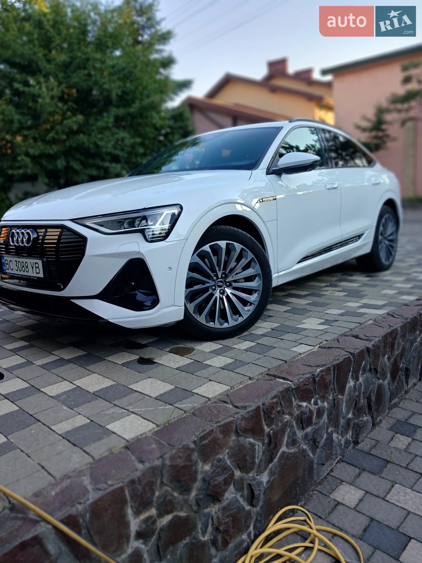 2020 Audi e-tron Sportback - мініатюра 2