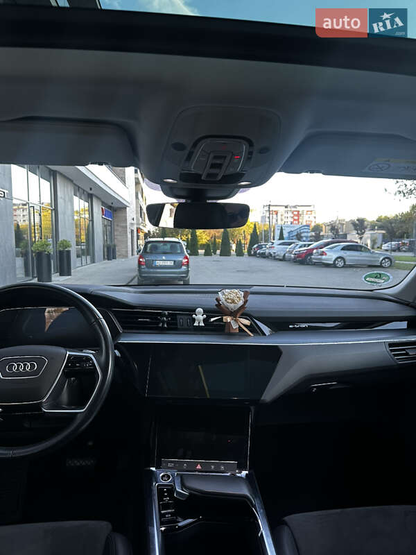 Позашляховик / Кросовер Audi e-tron Sportback 2021 в Ужгороді