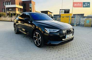 Позашляховик / Кросовер Audi e-tron Sportback 2022 в Мукачевому