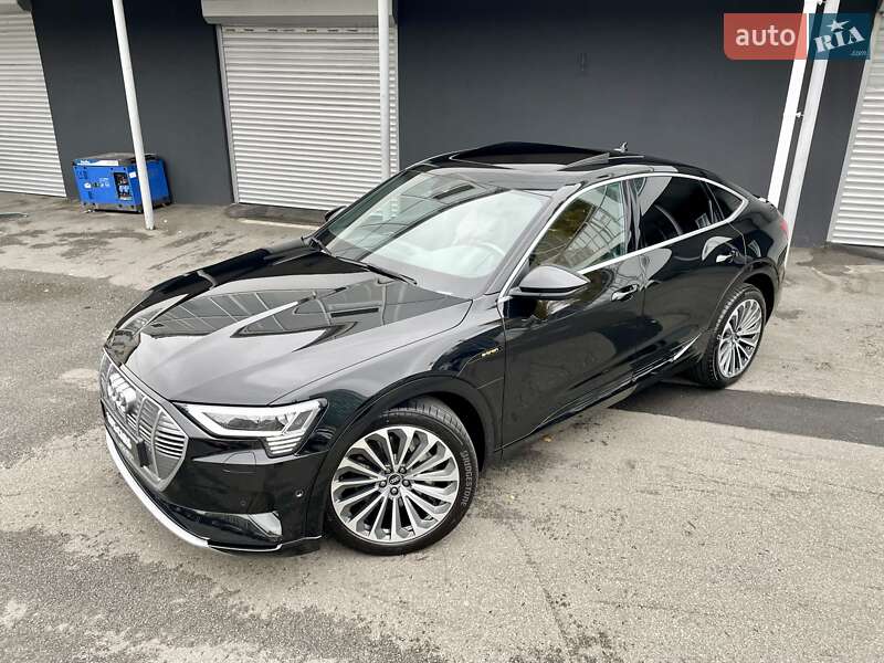 Позашляховик / Кросовер Audi e-tron Sportback 2021 в Києві