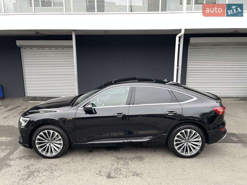 Позашляховик / Кросовер Audi e-tron Sportback 2021 в Києві