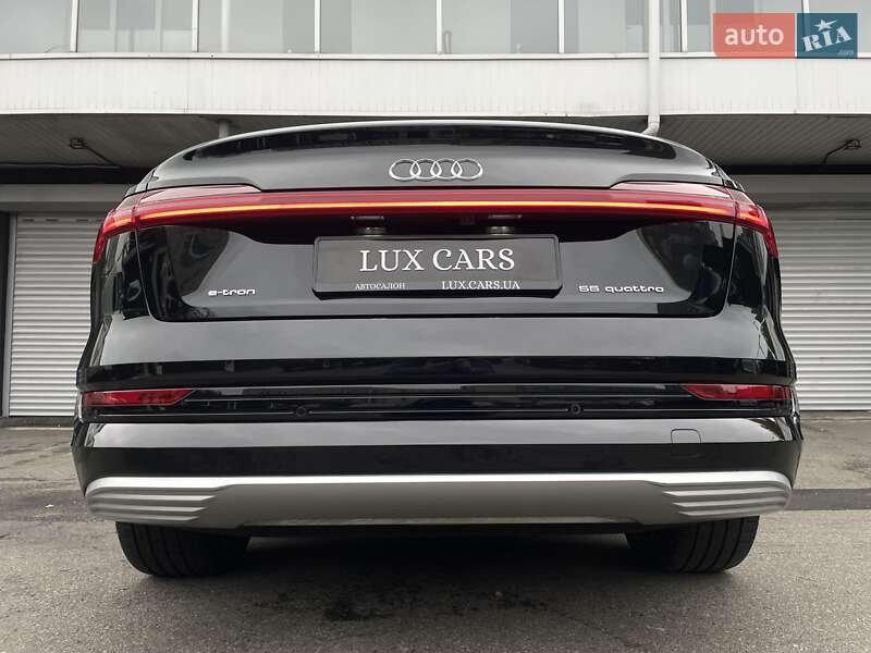 Позашляховик / Кросовер Audi e-tron Sportback 2021 в Києві