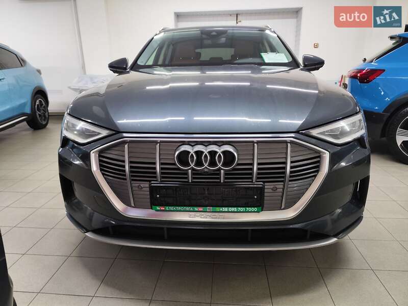 Позашляховик / Кросовер Audi e-tron Sportback 2020 в Києві
