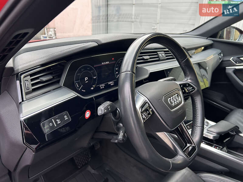 Позашляховик / Кросовер Audi e-tron Sportback 2020 в Києві