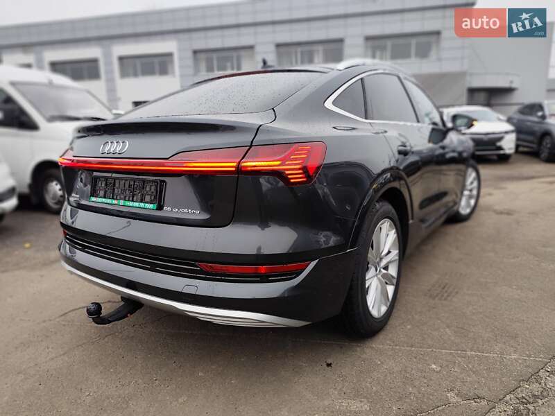 Позашляховик / Кросовер Audi e-tron Sportback 2020 в Києві