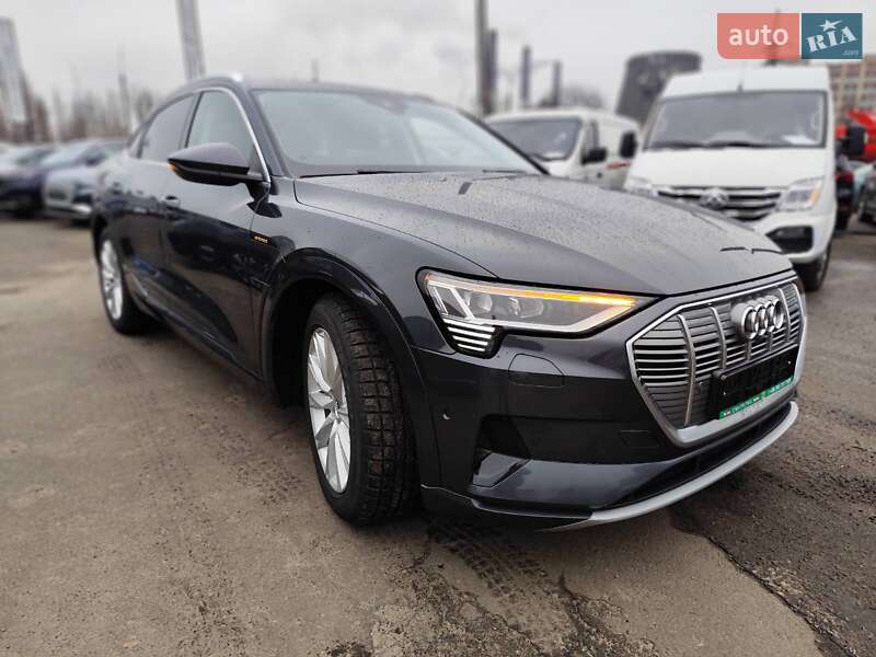 Позашляховик / Кросовер Audi e-tron Sportback 2020 в Києві