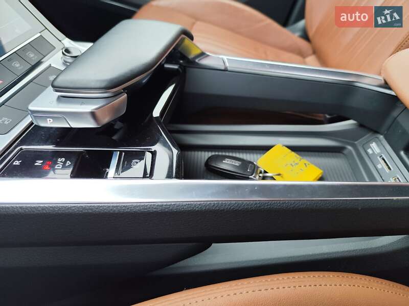 Позашляховик / Кросовер Audi e-tron Sportback 2020 в Києві
