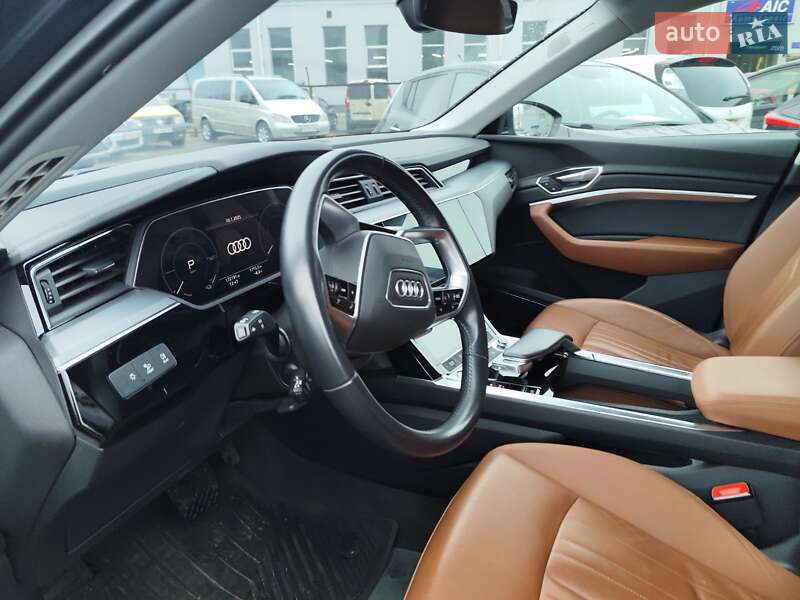 Позашляховик / Кросовер Audi e-tron Sportback 2020 в Києві