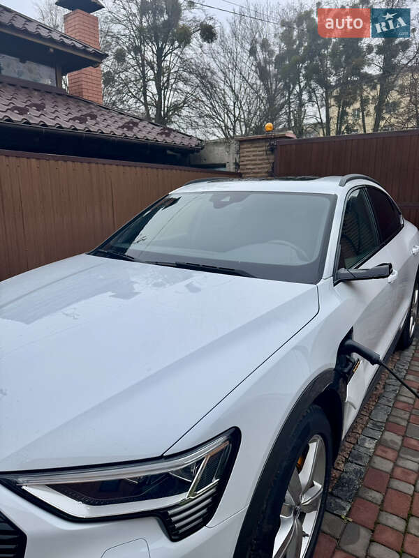 Позашляховик / Кросовер Audi e-tron Sportback 2022 в Вінниці