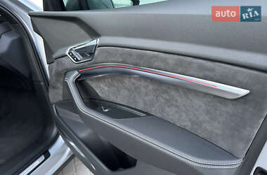 Позашляховик / Кросовер Audi e-tron Sportback 2021 в 