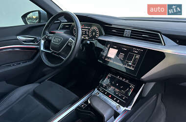 Позашляховик / Кросовер Audi e-tron Sportback 2021 в 