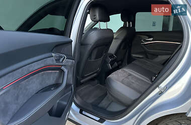 Позашляховик / Кросовер Audi e-tron Sportback 2021 в 