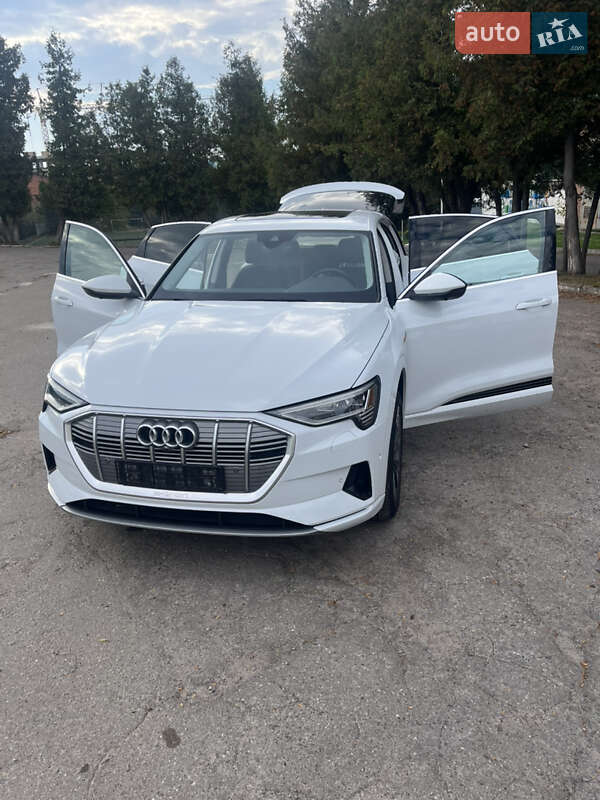 Внедорожник / Кроссовер Audi e-tron Sportback 2020 в 