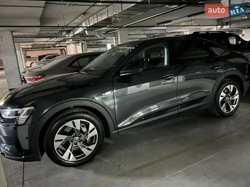 Позашляховик / Кросовер Audi e-tron Sportback 2021 в Києві