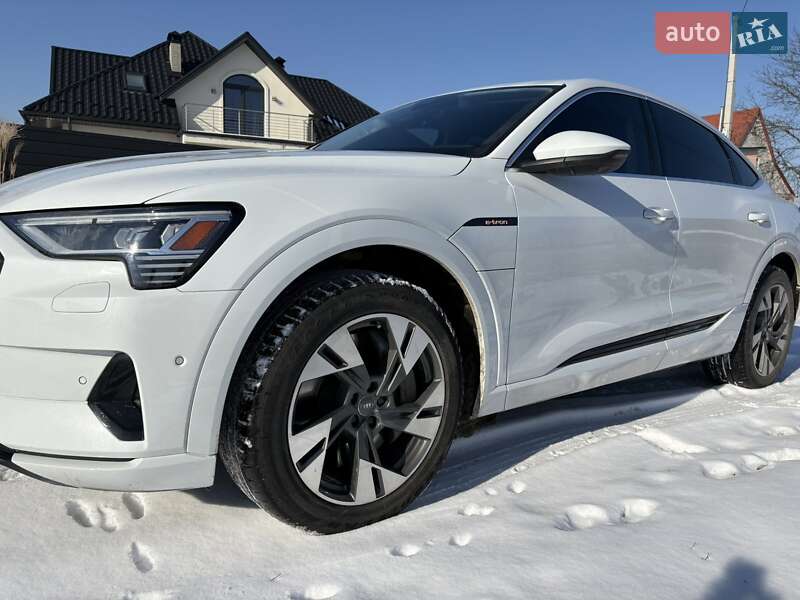 Позашляховик / Кросовер Audi e-tron Sportback 2020 в Києві