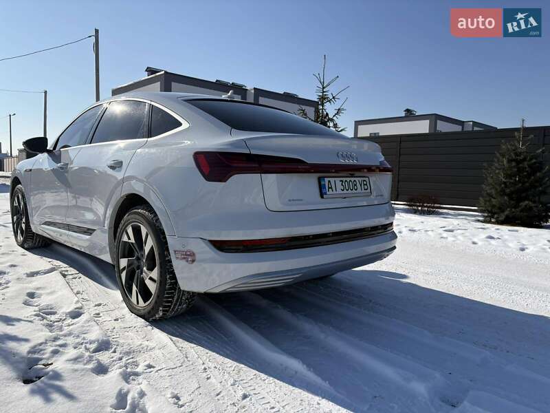 Позашляховик / Кросовер Audi e-tron Sportback 2020 в Києві