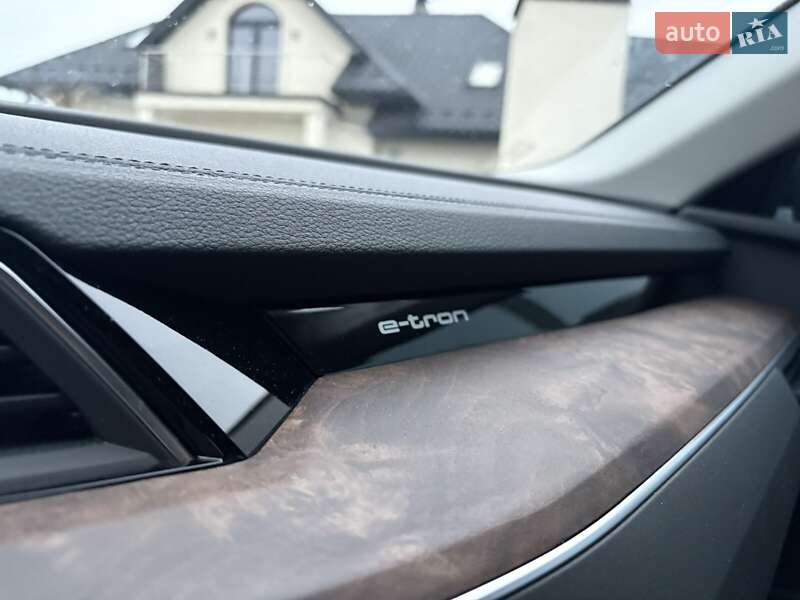Позашляховик / Кросовер Audi e-tron Sportback 2020 в Києві